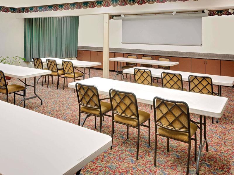 Days Inn & Suites By Wyndham Opelousas Buitenkant foto
