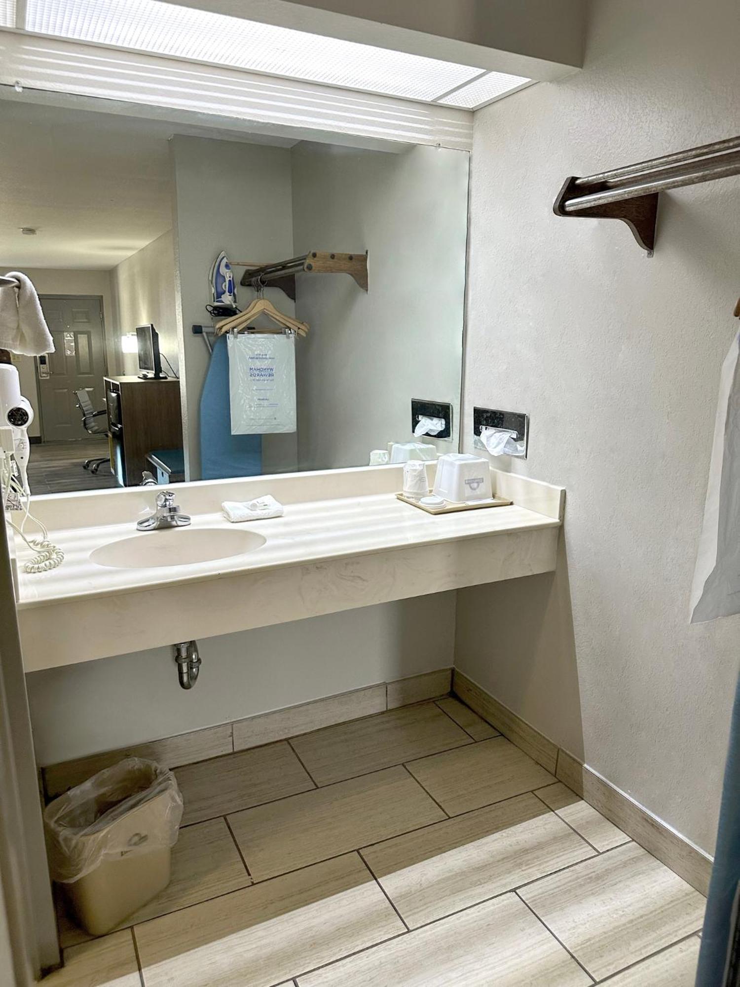Days Inn & Suites By Wyndham Opelousas Buitenkant foto